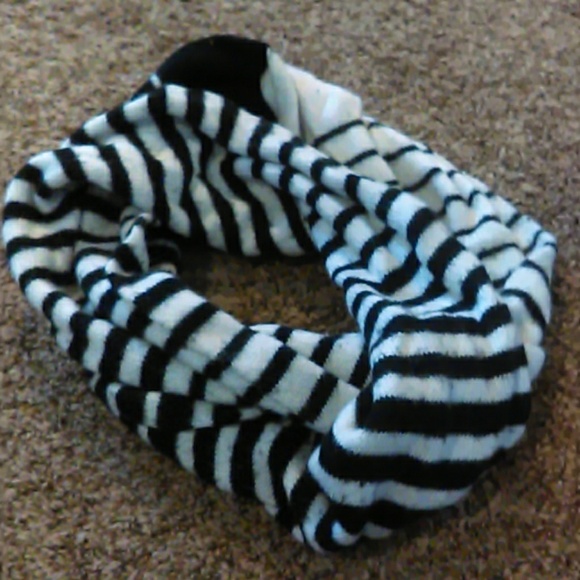 Scarf - Picture 1 of 3